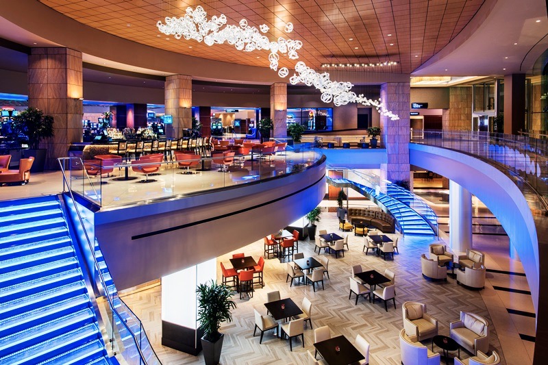 The lobby lounge and bar at Talking Stick Resort